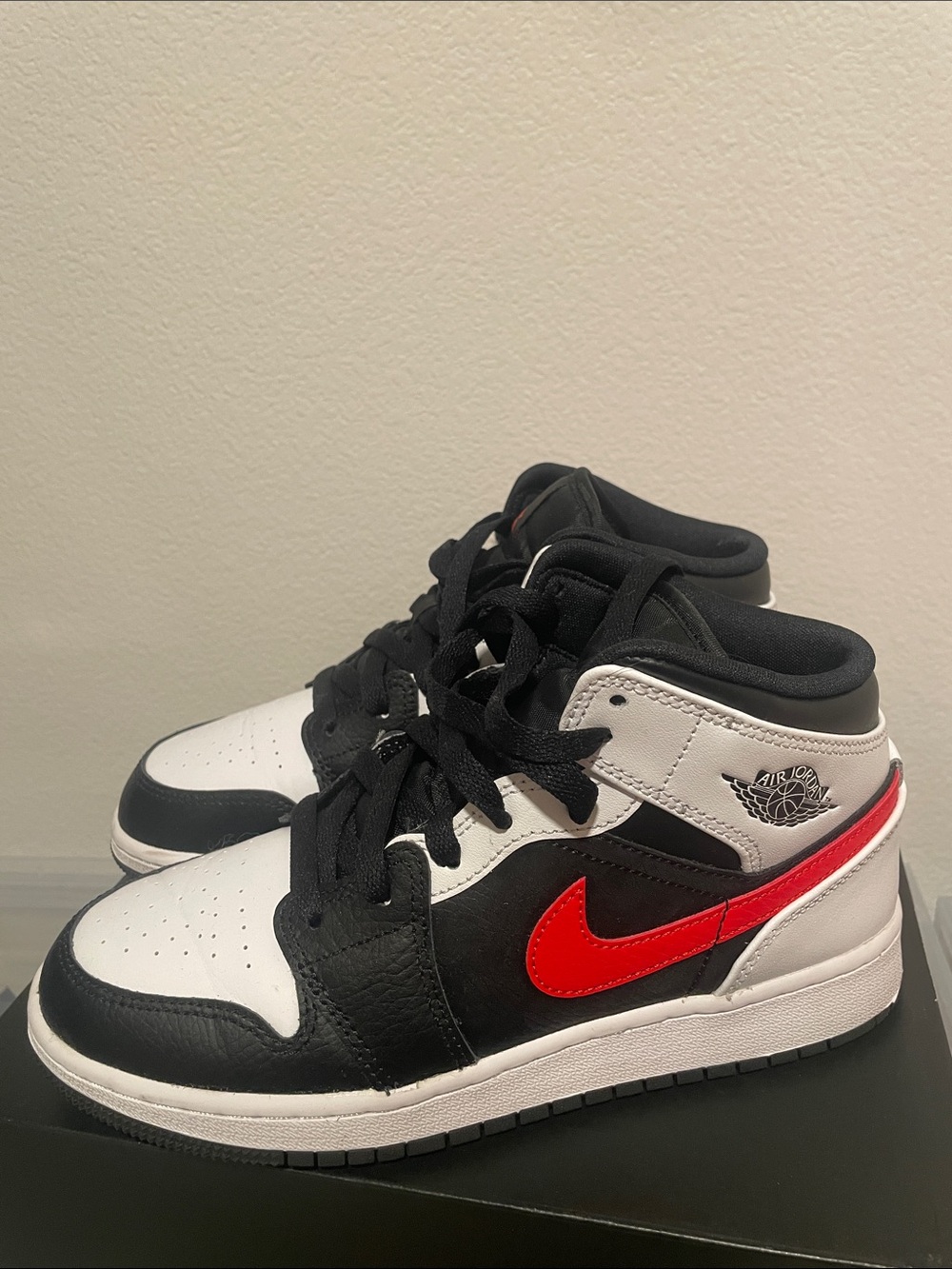 Nike AIR JORDAN 1 MID (GS) - Black/Red/White